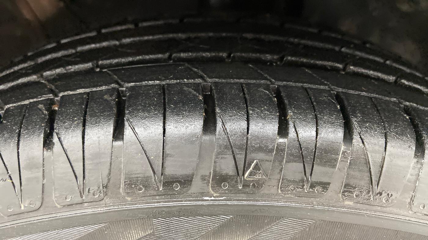 2020 KIA SONET GTX PLUS DCT 1.0, Petrol, Automatic, 12,835 km, Right Front Tyre Tread