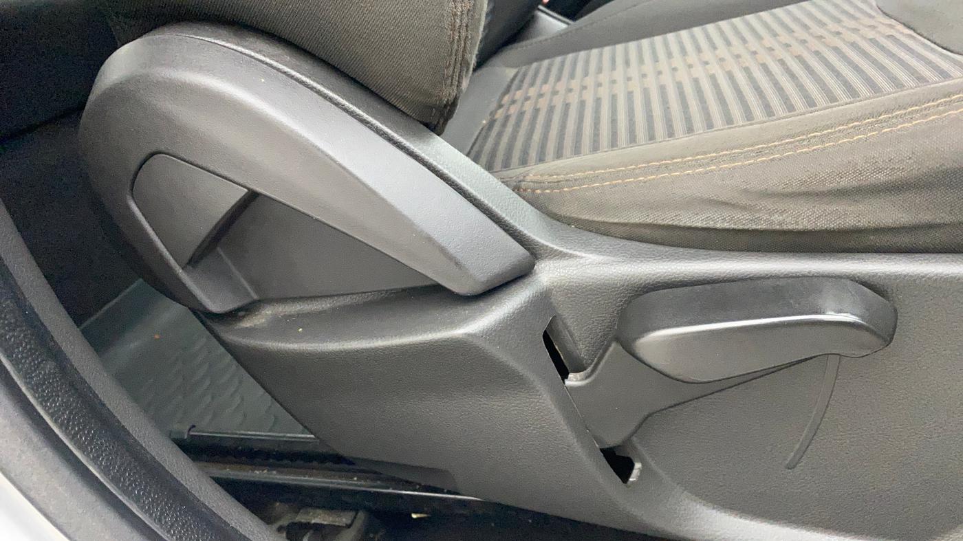 2018 Ford FREESTYLE TITANIUM 1.5 DIESEL, Diesel, Manual, 1,28,619 km, Driver Side Adjustment Panel