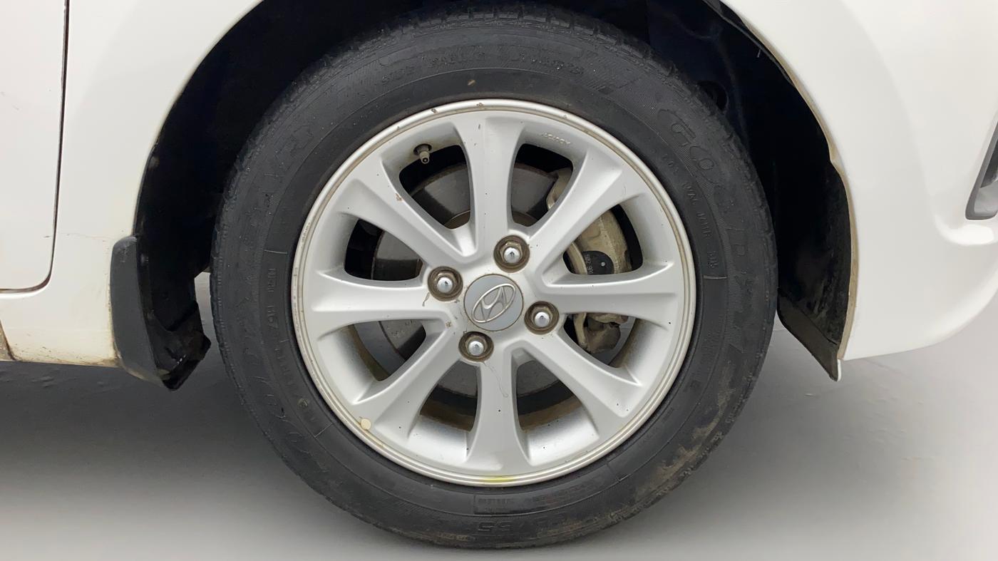2015 Hyundai Grand i10 ASTA AT 1.2 KAPPA VTVT, Petrol, Automatic, 46,360 km, Right Front Wheel