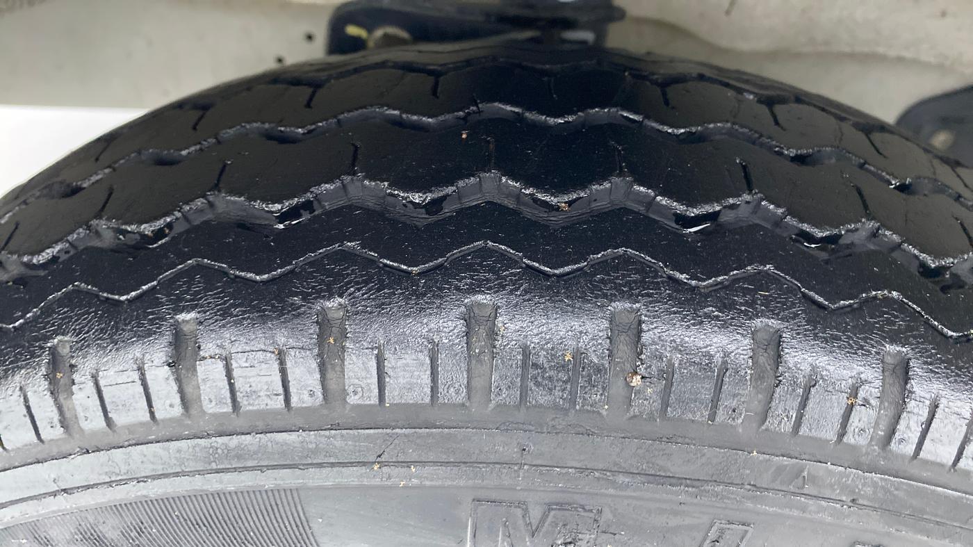 2017 Maruti Eeco 5 STR, Petrol, Manual, 14,603 km, Right Rear Tyre Tread
