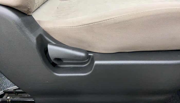 2014 Maruti Wagon R 1.0 VXI, Petrol, Manual, 45,572 km, Driver Side Adjustment Panel