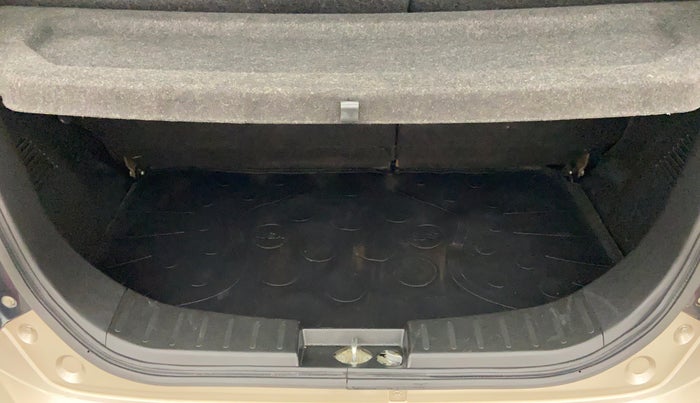 2014 Maruti Wagon R 1.0 VXI, Petrol, Manual, 45,572 km, Boot Inside View