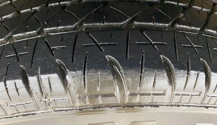 2012 Maruti Ritz VXI, Petrol, Manual, 39,303 km, Left Front Tyre Tread