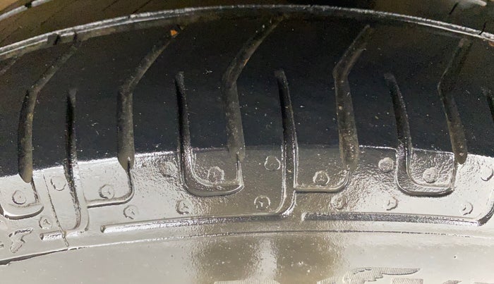 2012 Maruti Ritz VXI, Petrol, Manual, 39,303 km, Left Rear Tyre Tread