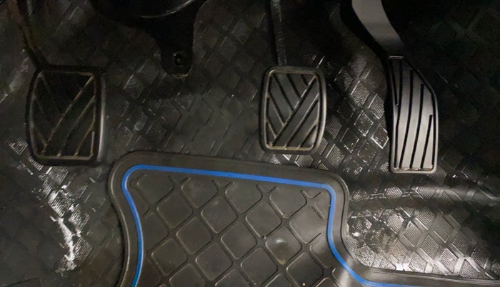 2012 Maruti Ritz VXI, Petrol, Manual, 39,303 km, Pedals