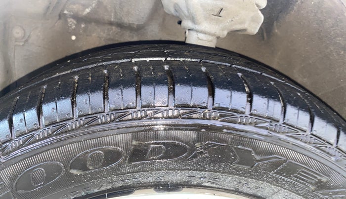 2016 Maruti Celerio ZXI AMT, Petrol, Automatic, 47,725 km, Left Front Tyre Tread