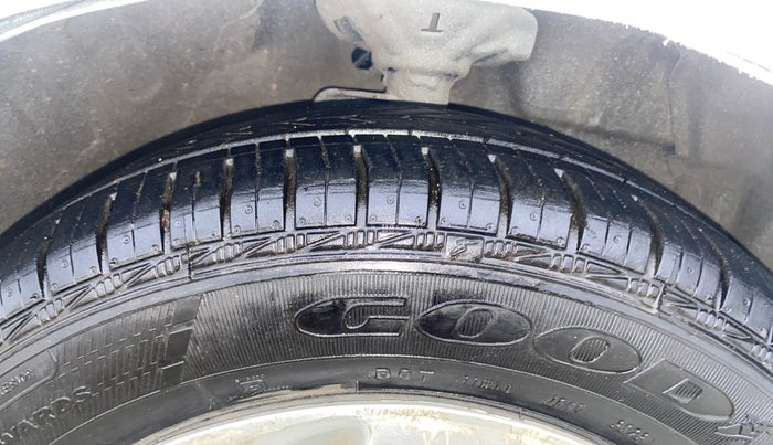 2016 Maruti Celerio ZXI AMT, Petrol, Automatic, 47,725 km, Right Front Tyre Tread