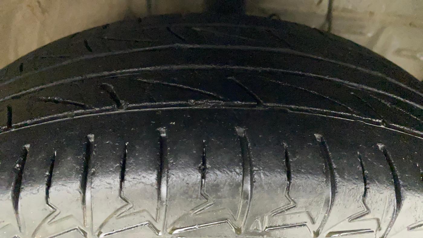 2011 Toyota Etios G SP, Petrol, Manual, 96,269 km, Right Front Tyre Tread