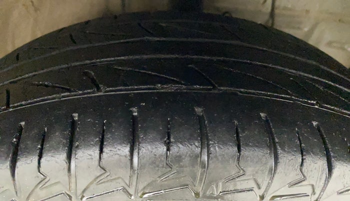 2011 Toyota Etios G SP, Petrol, Manual, 96,269 km, Right Front Tyre Tread