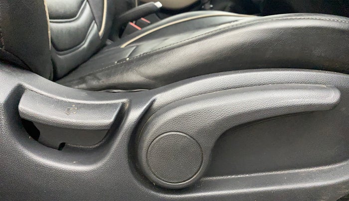 2016 Hyundai Elite i20 SPORTZ 1.2, Petrol, Manual, 54,069 km, Driver Side Adjustment Panel