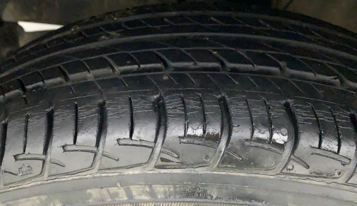2016 Maruti Baleno DELTA PETROL 1.2, Petrol, Manual, 20,755 km, Left Front Tyre Tread