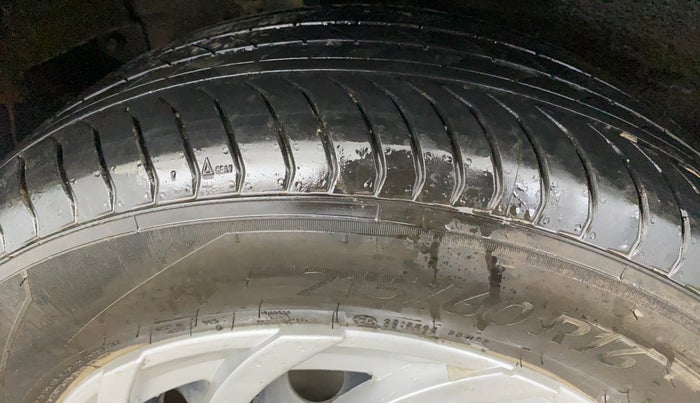 2018 Tata NEXON XMA PETROL, Petrol, Automatic, 72,421 km, Right Rear Tyre Tread