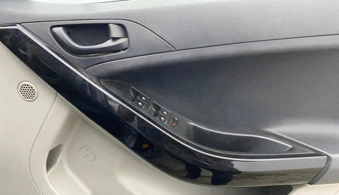 2018 Tata NEXON XMA PETROL, Petrol, Automatic, 72,421 km, Driver Side Door Panels Control