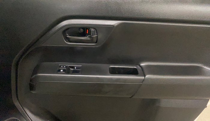 2021 Maruti New Wagon-R LXI CNG 1.0, CNG, Manual, 52,449 km, Driver Side Door Panels Control