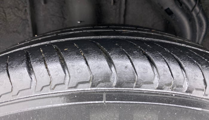 2021 Nissan MAGNITE XV PREMIUM, Petrol, Manual, 41,277 km, Right Rear Tyre Tread