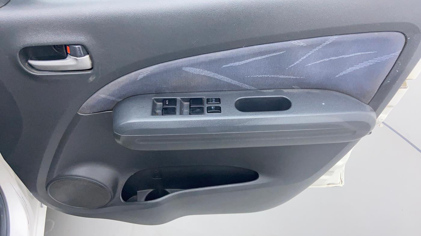 2012 Maruti Ritz VDI, Diesel, Manual, 1,04,768 km, Driver Side Door Panel Controls