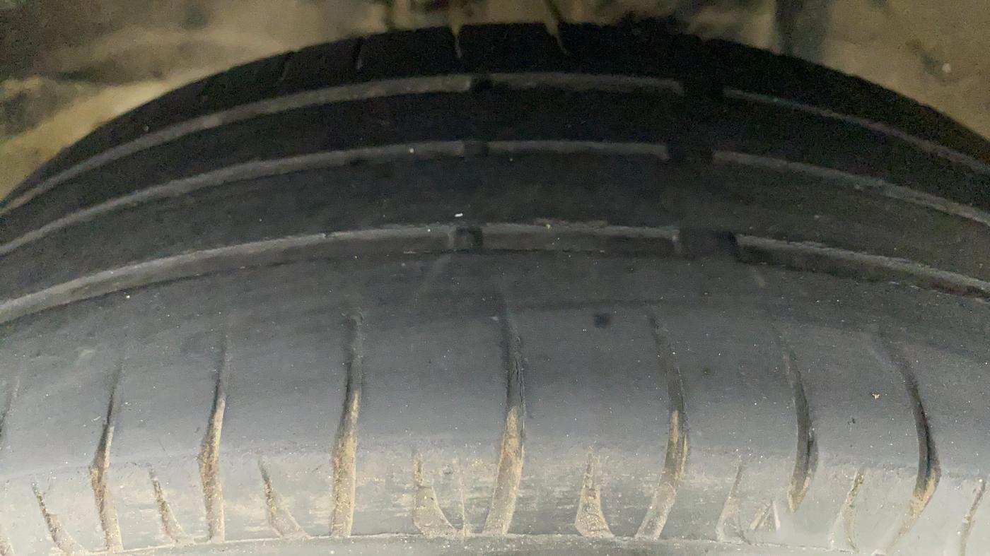 2019 Maruti Alto LXI CNG, CNG, Manual, 98,605 km, Left Front Tyre Tread