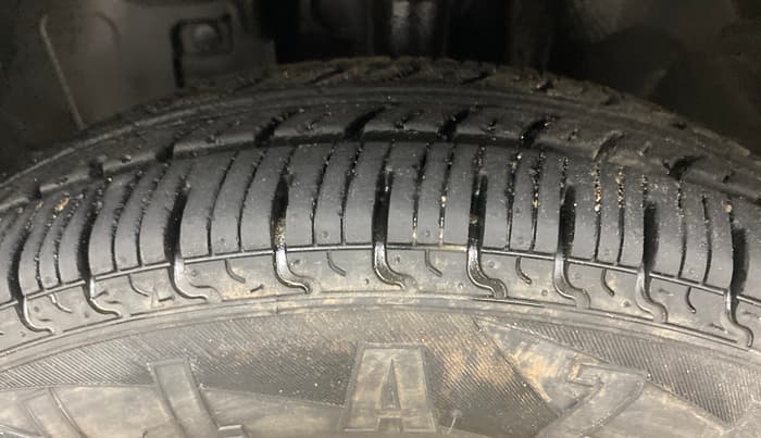 2018 Renault Kwid RXT 1.0 (O), Petrol, Manual, 30,063 km, Left Front Tyre Tread