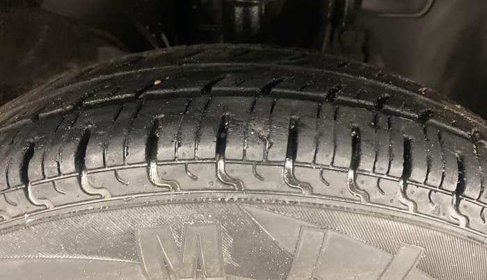 2018 Renault Kwid RXT 1.0 (O), Petrol, Manual, 30,063 km, Right Front Tyre Tread