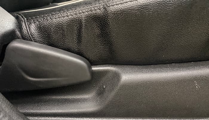 2018 Renault Kwid RXT 1.0 (O), Petrol, Manual, 30,063 km, Driver Side Adjustment Panel