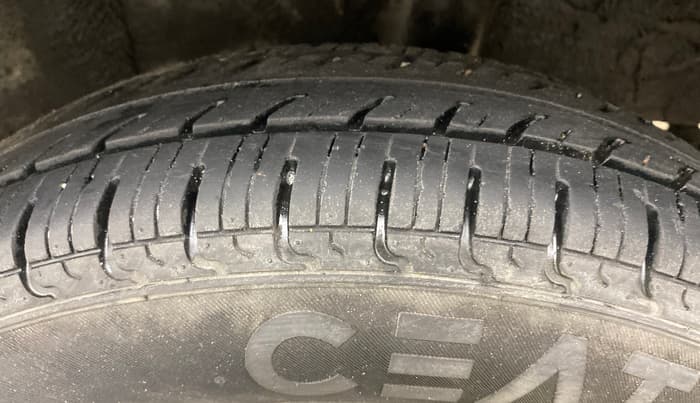 2018 Renault Kwid RXT 1.0 (O), Petrol, Manual, 30,063 km, Left Rear Tyre Tread