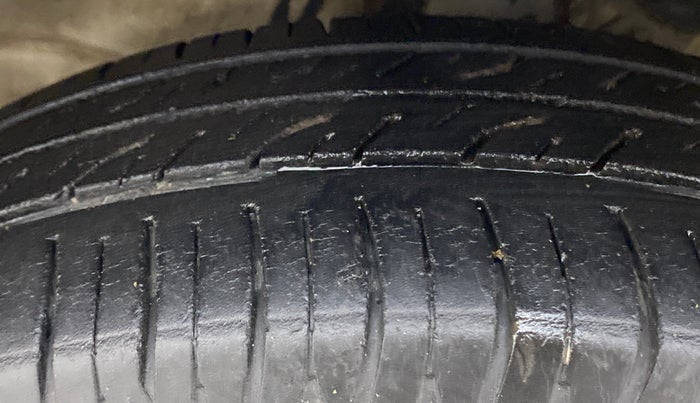 2012 Maruti Wagon R 1.0 VXI, Petrol, Manual, 67,609 km, Left Front Tyre Tread
