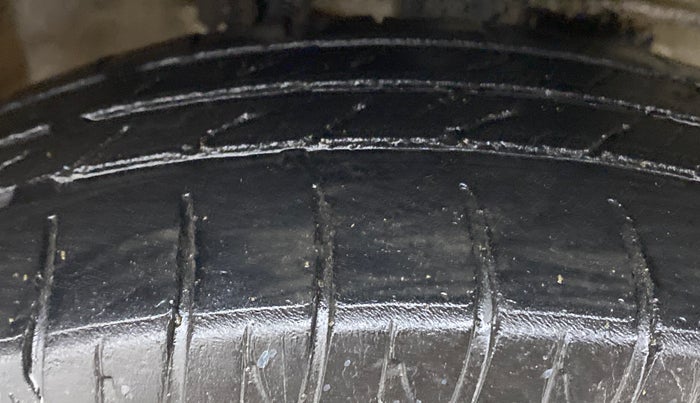 2012 Maruti Wagon R 1.0 VXI, Petrol, Manual, 67,609 km, Right Front Tyre Tread