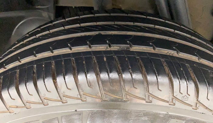2018 Renault Duster RXS CVT 106 PS, Petrol, Automatic, 17,200 km, Right Rear Tyre Tread