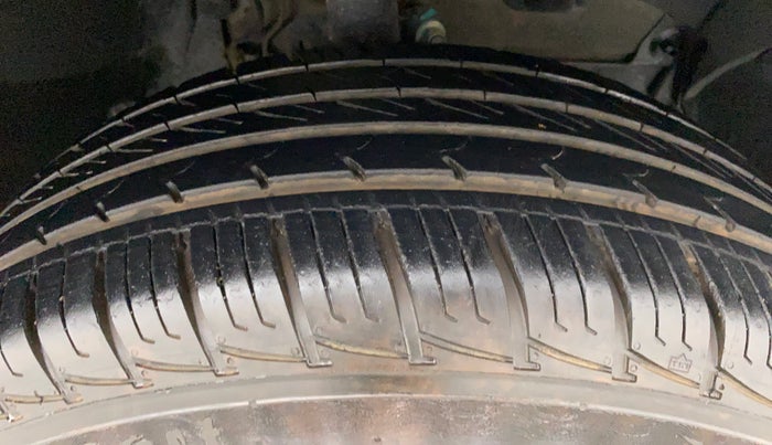 2018 Renault Duster RXS CVT 106 PS, Petrol, Automatic, 17,200 km, Right Front Tyre Tread