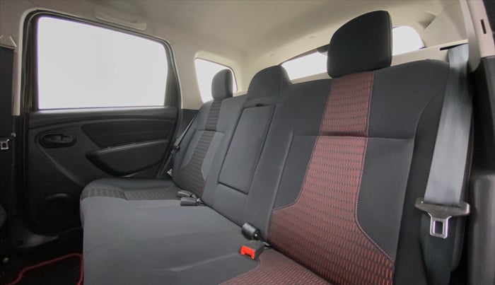 2018 Renault Duster RXS CVT 106 PS, Petrol, Automatic, 17,200 km, Right Side Rear Door Cabin