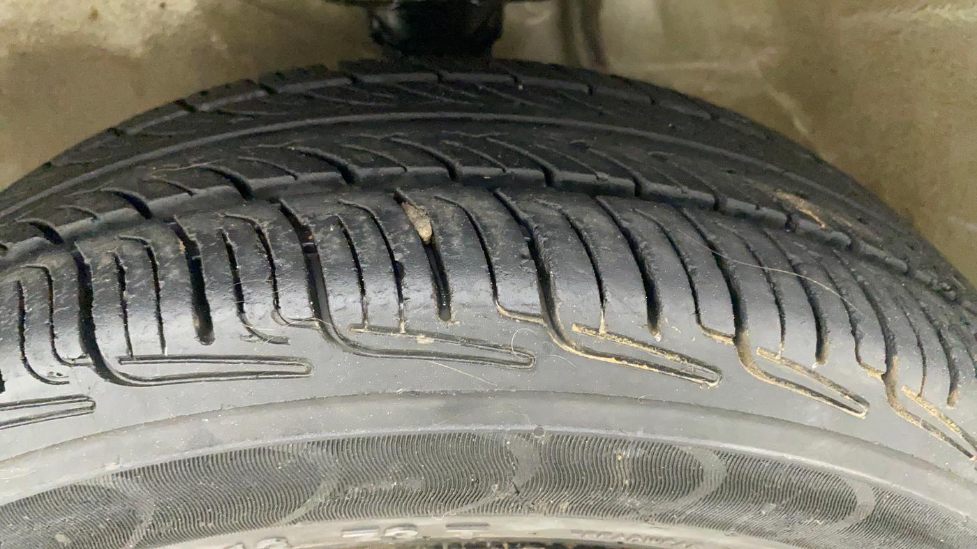 2010 Maruti Wagon R VXI MINOR, Petrol, Manual, 40,043 km, Left Front Tyre Tread