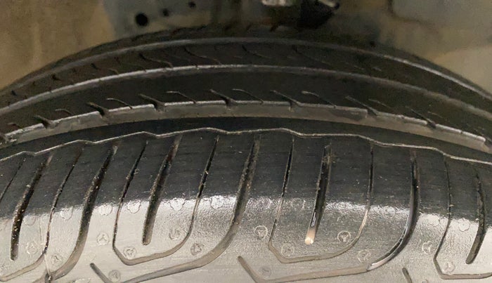 2015 Honda Brio S MT, Petrol, Manual, 53,231 km, Right Front Tyre Tread