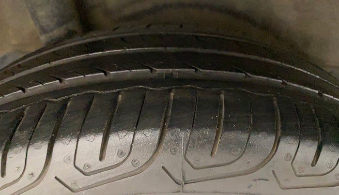 2015 Honda Brio S MT, Petrol, Manual, 53,231 km, Right Rear Tyre Tread