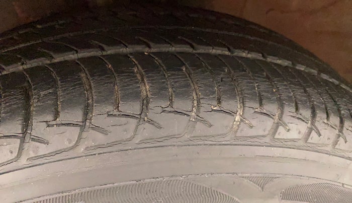 2014 Maruti Celerio VXI AMT, Petrol, Automatic, 28,164 km, Left Front Tyre Tread