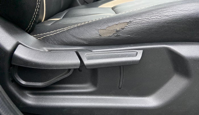 2019 Hyundai VENUE SX PLUS 1.0 TURBO DCT, Petrol, Automatic, 26,253 km, Driver Side Adjustment Panel