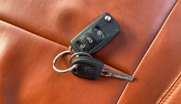 2018 Volkswagen Ameo COMFORTLINE 1.0L, Petrol, Manual, 85,155 km, Key Close Up