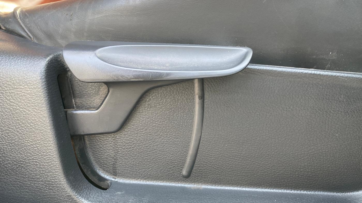 2018 Volkswagen Ameo COMFORTLINE 1.0L, Petrol, Manual, 85,169 km, Driver Side Adjustment Panel