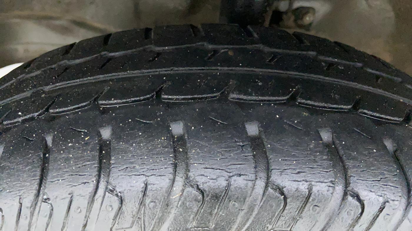 2016 Maruti Wagon R 1.0 VXI, Petrol, Manual, 22,278 km, Left Front Tyre Tread
