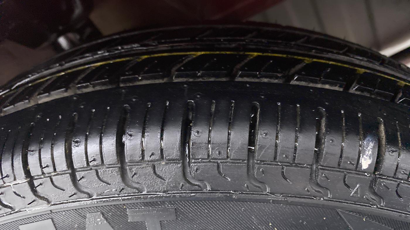 2016 Hyundai Eon ERA PLUS, Petrol, Manual, 28,786 km, Right Front Tyre Tread