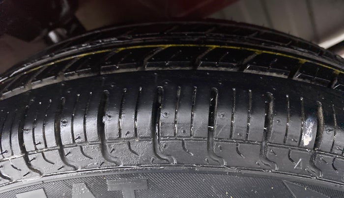 2016 Hyundai Eon ERA PLUS, Petrol, Manual, 28,786 km, Right Front Tyre Tread