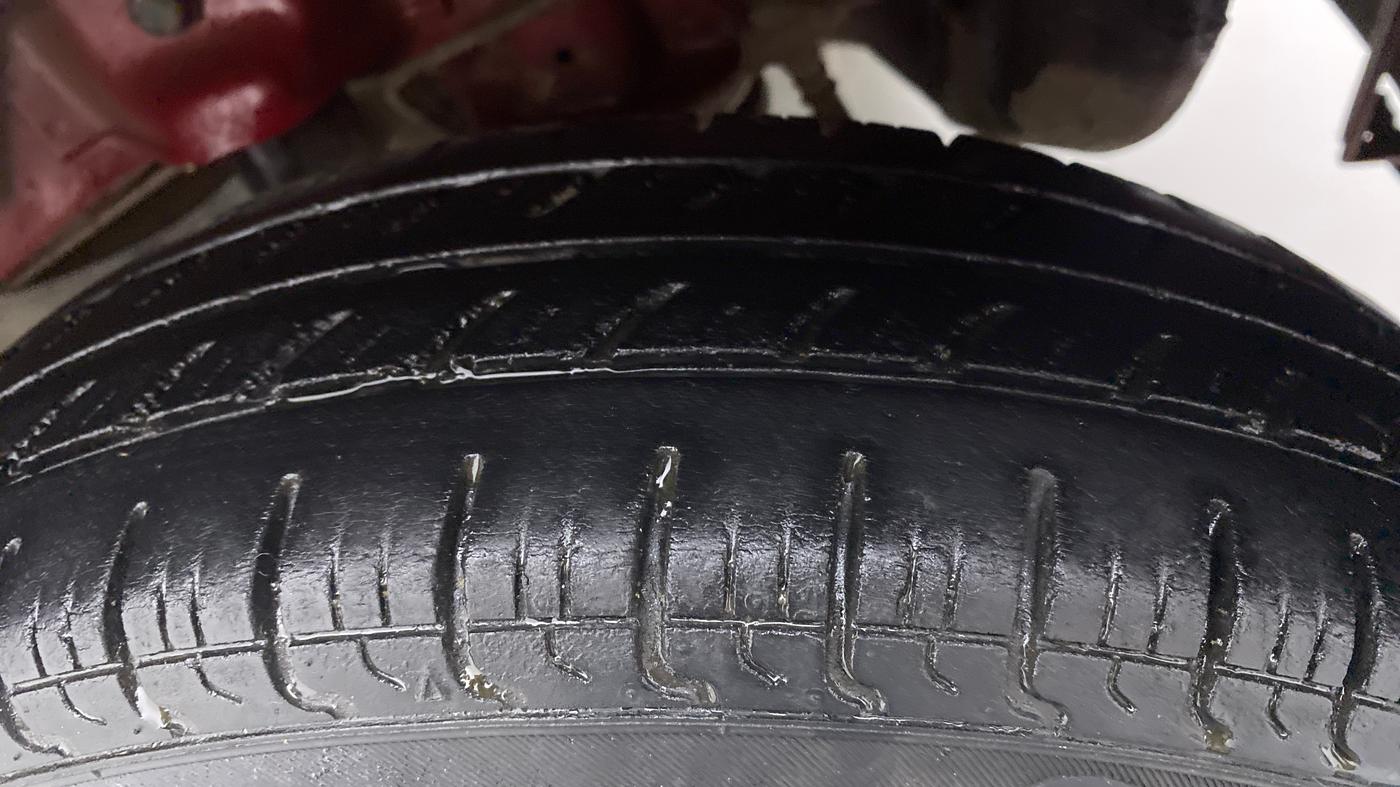 2016 Hyundai Eon ERA PLUS, Petrol, Manual, 28,786 km, Left Rear Tyre Tread