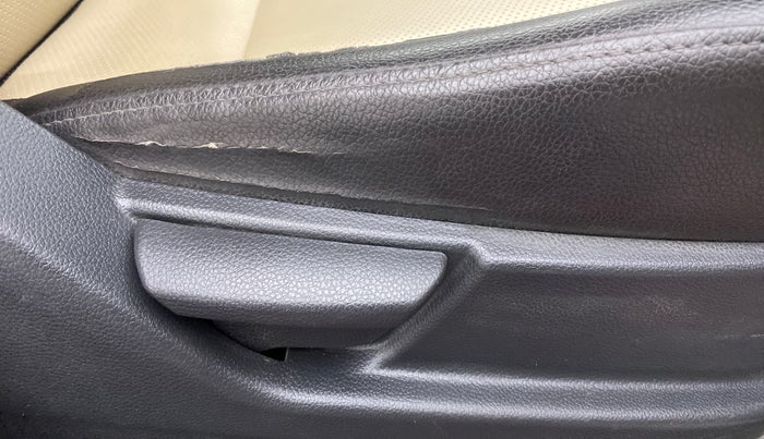 2016 Hyundai Eon ERA PLUS, Petrol, Manual, 28,786 km, Driver Side Adjustment Panel