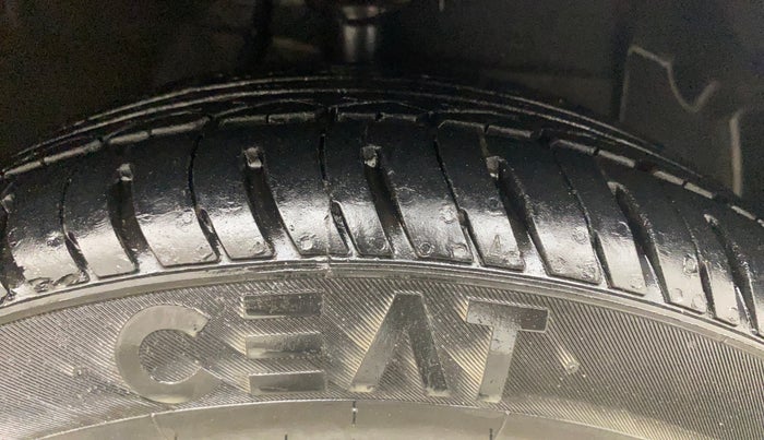 2014 Hyundai Grand i10 SPORTZ 1.2 KAPPA VTVT, Petrol, Manual, 28,456 km, Right Front Tyre Tread