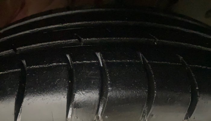 2014 Datsun Go T, Petrol, Manual, 34,570 km, Right Front Tyre Tread