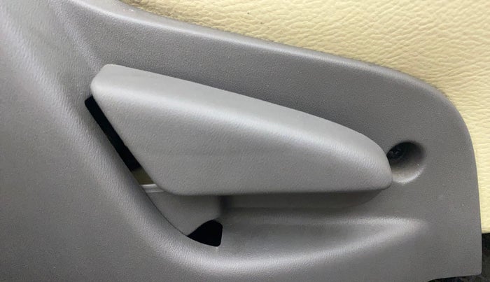 2014 Datsun Go T, Petrol, Manual, 34,570 km, Driver Side Adjustment Panel