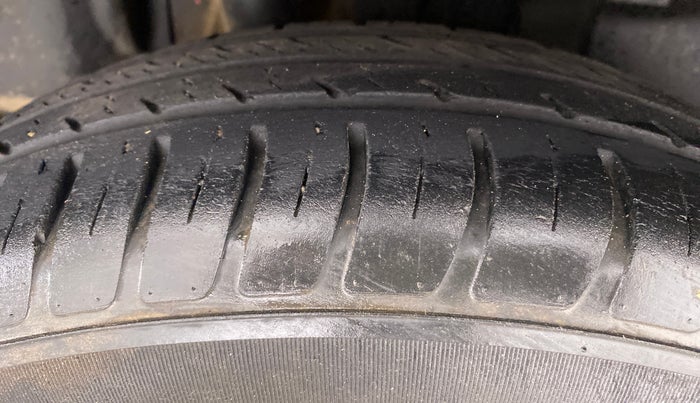 2018 Maruti Swift VXI D, Petrol, Manual, 22,669 km, Right Rear Tyre Tread