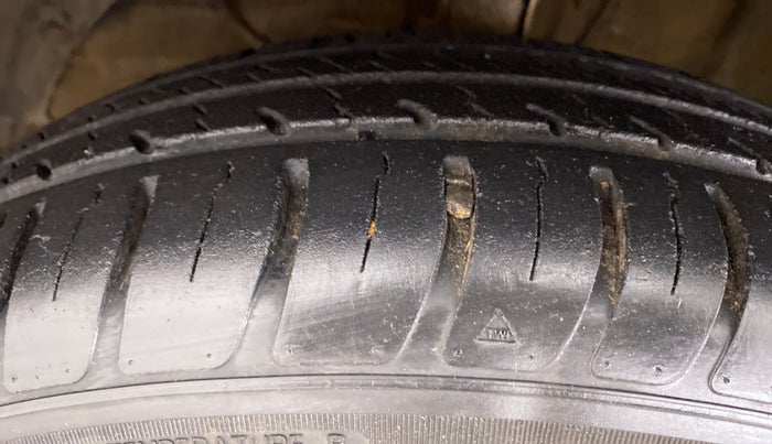 2018 Maruti Swift VXI D, Petrol, Manual, 22,669 km, Left Front Tyre Tread