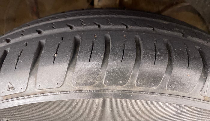 2018 Maruti Swift VXI D, Petrol, Manual, 22,669 km, Right Front Tyre Tread