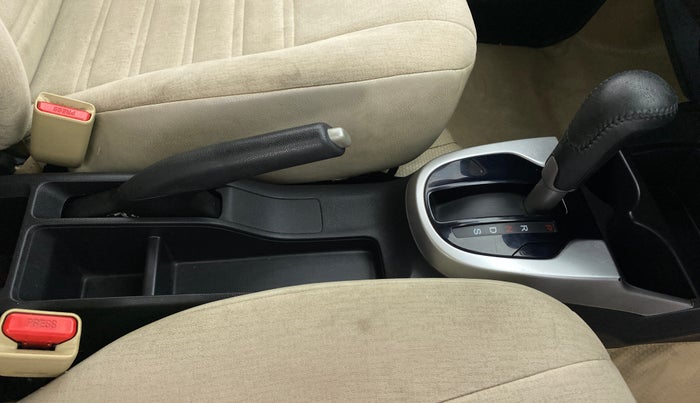 2017 Honda Jazz 1.2 V AT, Petrol, Automatic, 57,348 km, Gear Lever