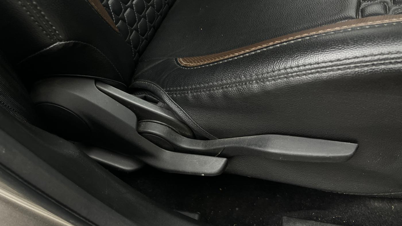 2024 Maruti BREZZA VXI, Petrol, Manual, 11,457 km, Driver Side Adjustment Panel